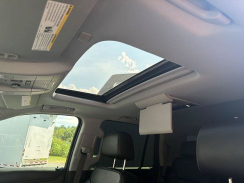 Used 2019 GMC Yukon SLT w/ Open Road Package AWD/4WD image 14