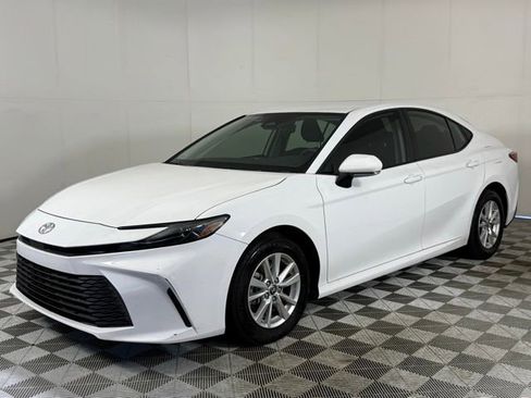 Used 2025 Toyota Camry LE image 2