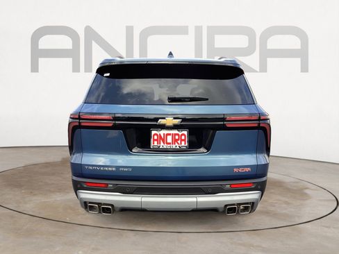 Used 2025 Chevrolet Traverse LT image 13