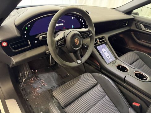 Used 2025 Porsche Taycan image 4