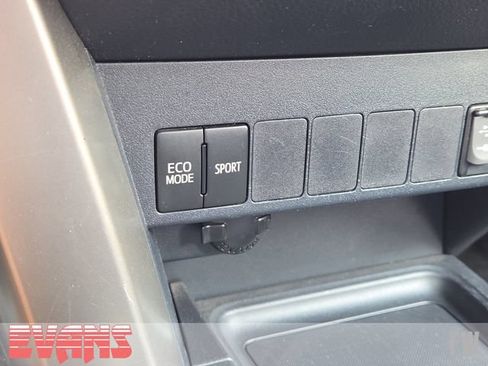 Used 2015 Toyota RAV4 LE AWD/4WD image 9