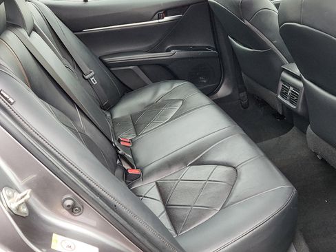 Used 2019 Toyota Camry XLE image 26