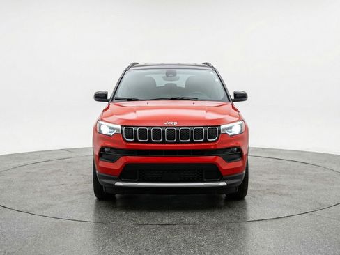 Used 2025 Jeep Compass Limited image 2