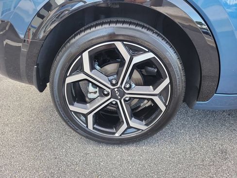 Used 2023 Kia Niro EX Touring FWD image 5