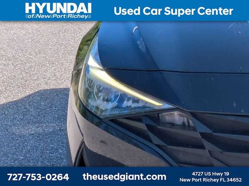 Used 2023 Hyundai Elantra SEL w/ Convenience Package FWD image 9