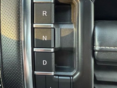 Used 2022 GMC Yukon SLT w/ SLT Luxury Package image 34