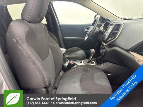 Used 2016 Jeep Cherokee Latitude w/ Comfort/Convenience Group image 9