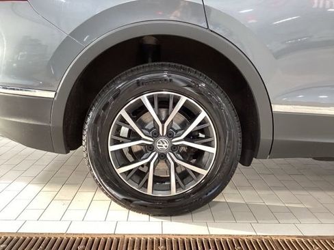 Used 2020 Volkswagen Tiguan SE w/ Panoramic Sunroof Package AWD/4WD image 25