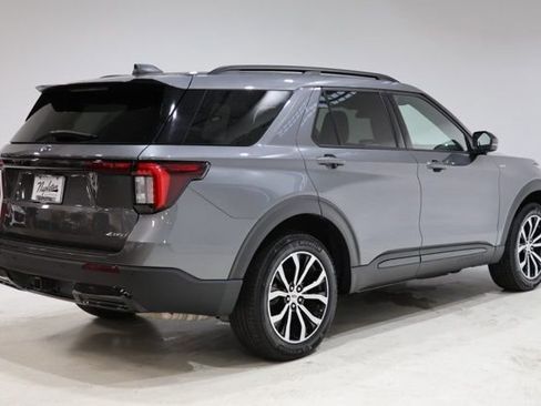 Used 2025 Ford Explorer ST-Line AWD/4WD image 7