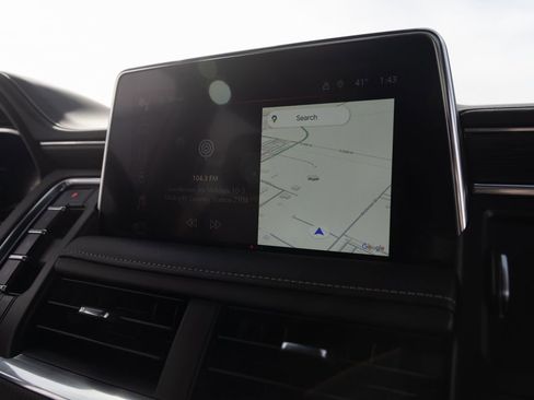 Used 2024 GMC Yukon XL SLT image 30