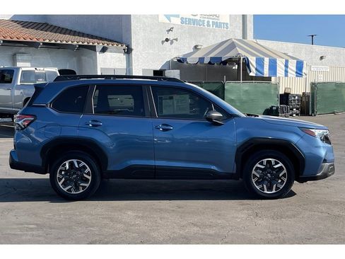 Used 2025 Subaru Forester Premium image 7