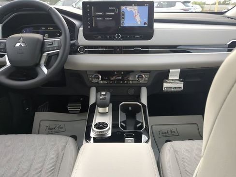 New 2025 Mitsubishi Outlander SEL image 18