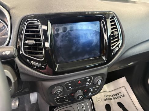 Used 2018 Jeep Compass Limited w/ Navigation Group AWD/4WD image 18