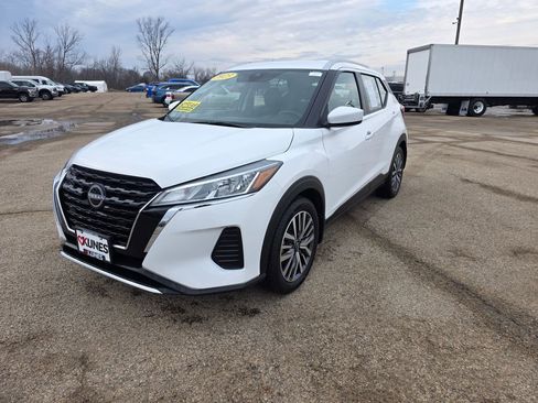 Used 2023 Nissan Kicks SV FWD image 3