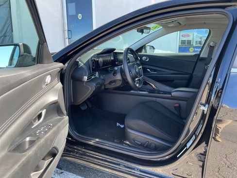 Used 2022 Hyundai Elantra SEL w/ Convenience + Premium Package image 8