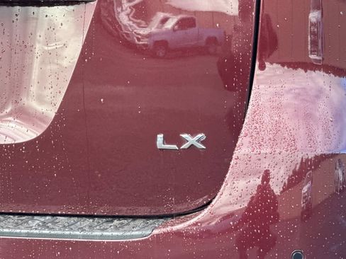 Used 2017 Kia Sedona LX w/ LX Essentials Premium Package FWD image 32