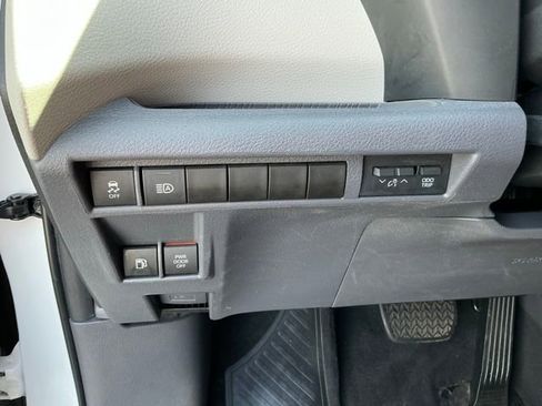 Used 2022 Toyota Sienna LE image 19