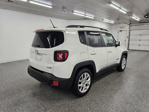 Used 2017 Jeep Renegade Latitude FWD image 4