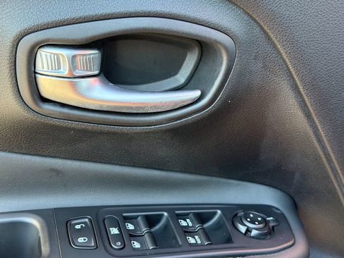 Used 2016 Jeep Renegade Limited AWD/4WD image 15