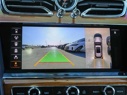 Used 2023 Bentley Bentayga Extended Wheelbase image 23