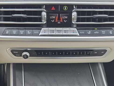 Used 2022 BMW X7 M50i AWD/4WD image 19