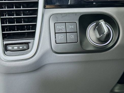 Certified 2022 Porsche Cayenne AWD/4WD image 11