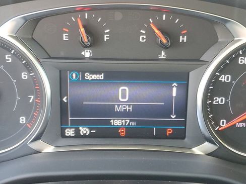 Used 2023 GMC Acadia SLE w/ Driver Convenience Package image 12