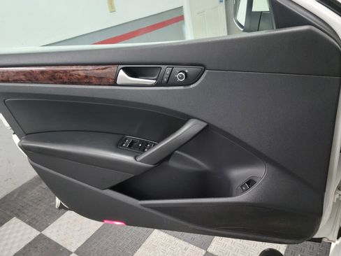 Used 2013 Volkswagen Passat 2.5 SEL Premium image 24