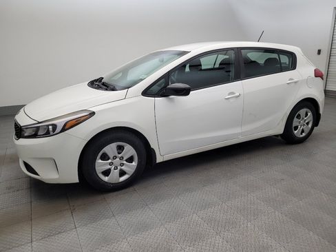 Used 2017 Kia Forte LX FWD image 2