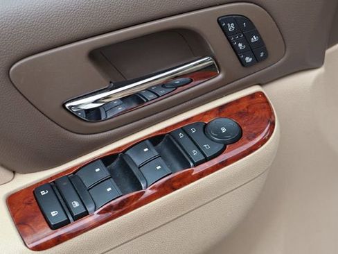 Used 2013 Chevrolet Tahoe LTZ AWD/4WD image 18