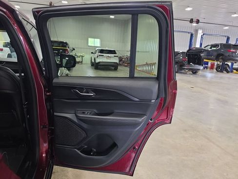 Used 2025 Jeep Grand Cherokee Altitude AWD/4WD image 29