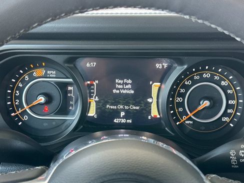 Used 2025 Jeep Wrangler Unlimited Sahara AWD/4WD image 23