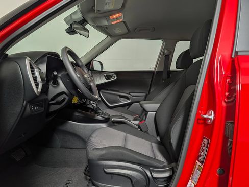 Used 2024 Kia Soul LX FWD image 8