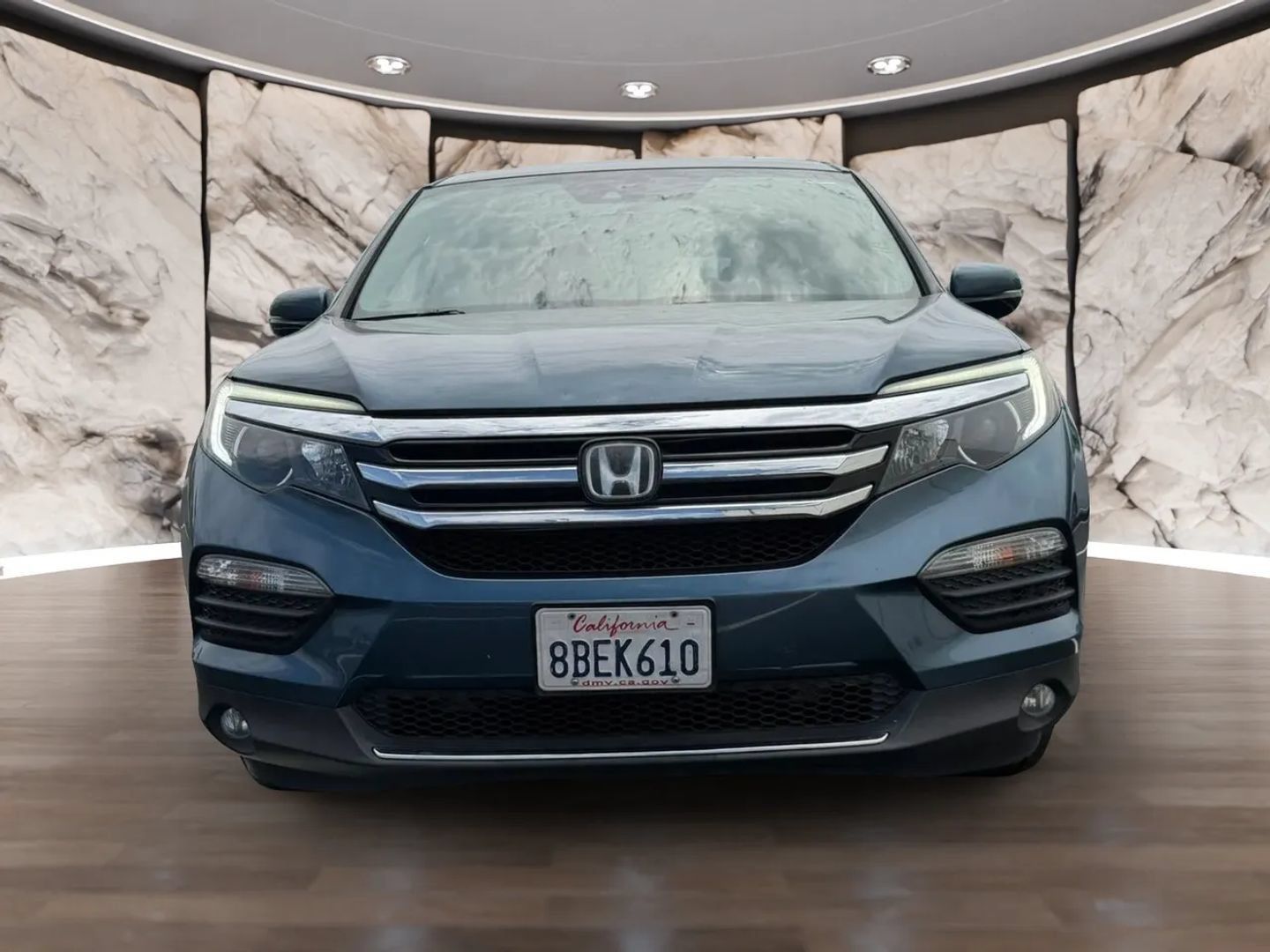 Used 2017 Honda Pilot Touring image 2