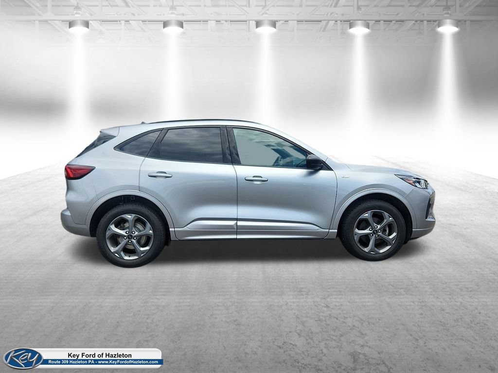 Used 2023 Ford Escape ST-Line AWD/4WD image 2