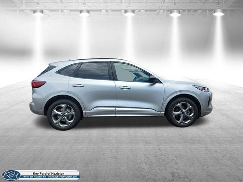 Used 2023 Ford Escape ST-Line AWD/4WD image 2