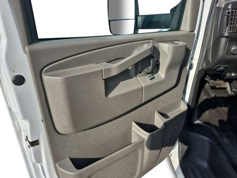 Used 2022 Chevrolet Express 3500 w/ Power Convenience Package image 11