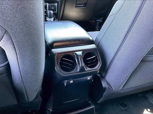 Used 2024 Jeep Wrangler Unlimited AWD/4WD image 10