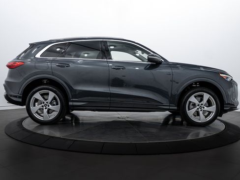 Certified 2025 Audi Q5 Premium Plus w/ Premium Plus image 3