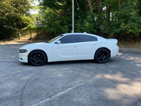 Used 2018 Dodge Charger R/T RWD image 10