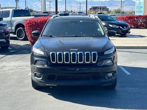 Used 2017 Jeep Cherokee Latitude FWD image 9