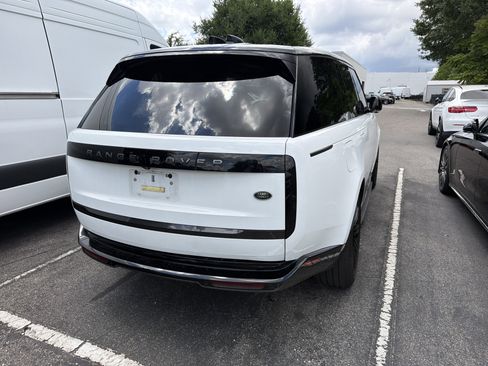 Used 2023 Land Rover Range Rover SE AWD/4WD image 2