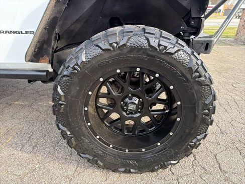 Used 2014 Jeep Wrangler Freedom Edition w/ Connectivity Group image 30