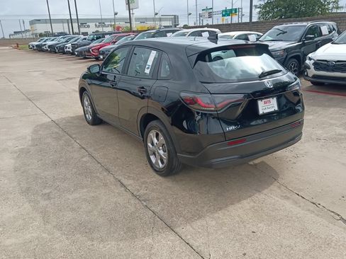 Used 2025 Honda HR-V LX image 8