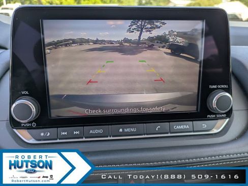 Used 2024 Nissan Rogue SV AWD/4WD image 24