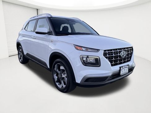 Used 2025 Hyundai Venue SEL FWD image 6