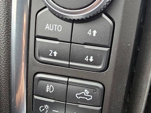 Used 2019 GMC Sierra 1500 AT4 w/ Off Road Performance Package image 9