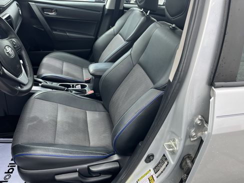Used 2018 Toyota Corolla SE w/ SE Premium Package FWD image 15