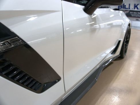 Used 2015 Chevrolet Corvette Z06 w/ 3LZ Preferred Equipment Group image 14