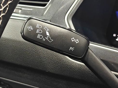 Used 2023 Volkswagen Tiguan SE image 42